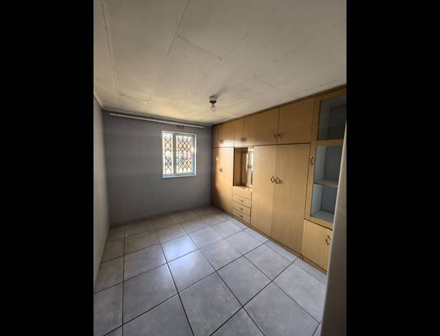 3 BEDROOM FLAT RENTED IN BRACKENHAM